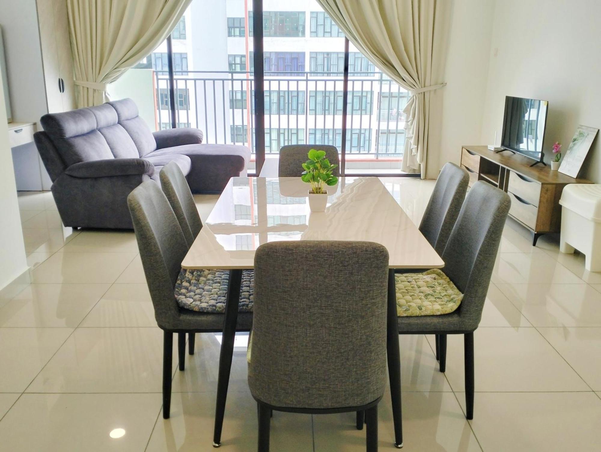 Pangsapuri Jb Austin Regency @ Simple Tidy Comfort 7 Pax *